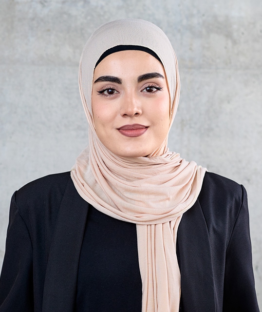 Keyaniyan Mitarbeiterin Frau Jila Ali Zai
