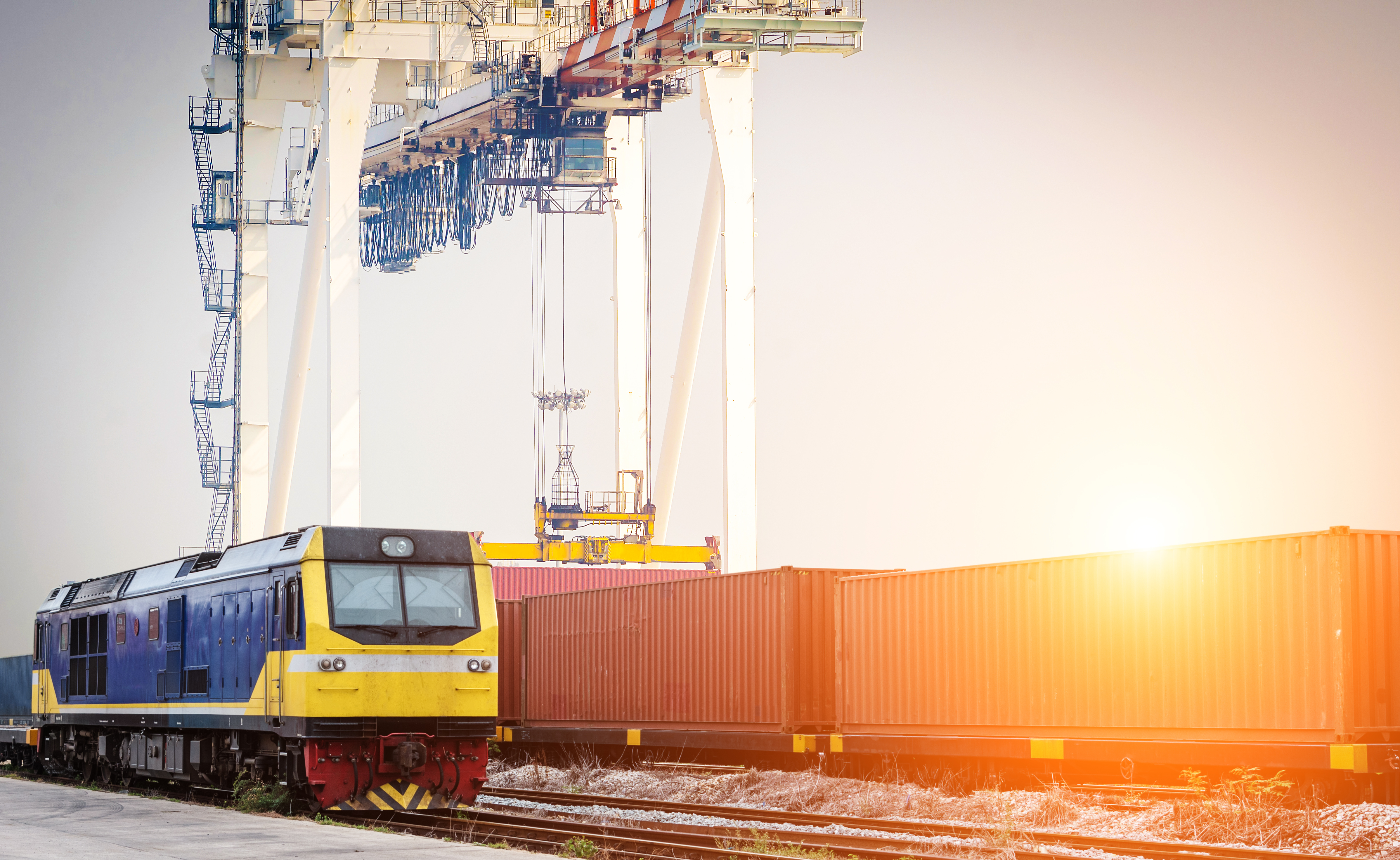 Keyaniyan_Ethikseite_Bahn_Containerhafen Bahntransport, Lok und Container an Verladestation